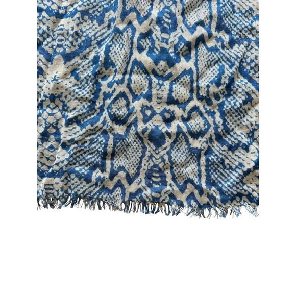 Calvin Klein Scarf Women's Blue White Oblong 28" x 64" Fringe - Picture 4 of 7